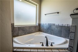 10005 NW 142nd St, Yukon