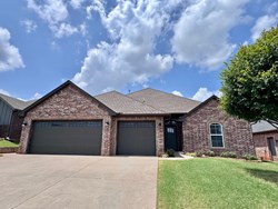 2433 Santa Monica St, Edmond