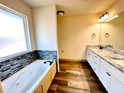 2433 Santa Monica St, Edmond