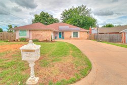 100 Three Oaks Dr, Midwest City