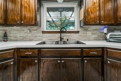 100 Three Oaks Dr, Midwest City