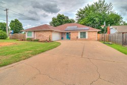 100 Three Oaks Dr, Midwest City