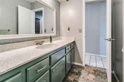 100 Three Oaks Dr, Midwest City