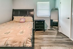 100 Three Oaks Dr, Midwest City