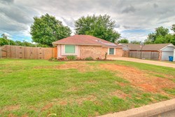 100 Three Oaks Dr, Midwest City