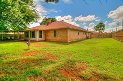 100 Three Oaks Dr, Midwest City