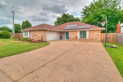 100 Three Oaks Dr, Midwest City