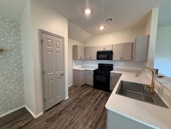 11016 NW 100th St, Yukon