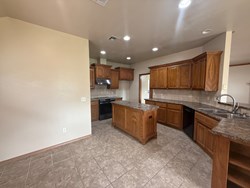 616 Morningside Dr, Yukon
