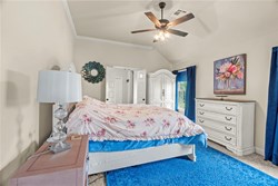 2253 N Payton Ct, Mustang