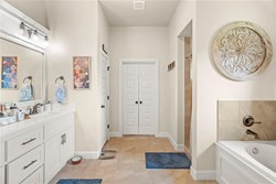 2253 N Payton Ct, Mustang