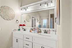 2253 N Payton Ct, Mustang