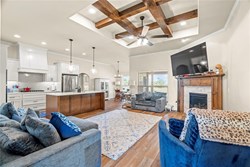 2253 N Payton Ct, Mustang