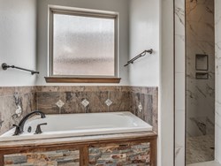 701 Tacoma Bridge Ct, Edmond