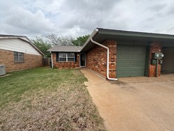 1015 Swan Lake Ct, Edmond