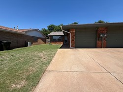 1015 Swan Lake Ct, Edmond