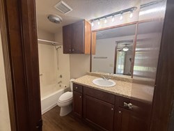 1015 Swan Lake Ct, Edmond