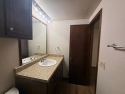 1015 Swan Lake Ct, Edmond