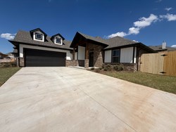 8401 Hazelwood Way, Edmond
