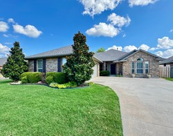 400 Pacific Crest Trail, Edmond