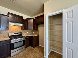 422 Oregon Trl, Edmond