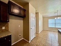 422 Oregon Trl, Edmond