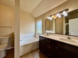 422 Oregon Trl, Edmond