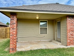 422 Oregon Trl, Edmond