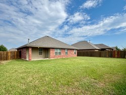 422 Oregon Trl, Edmond