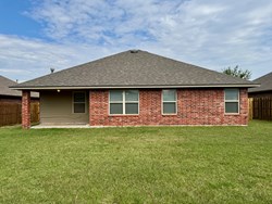 422 Oregon Trl, Edmond