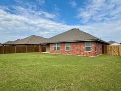 422 Oregon Trl, Edmond