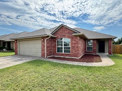 422 Oregon Trl, Edmond