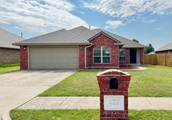 422 Oregon Trl, Edmond