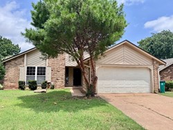 1037 NW 166th St, Edmond