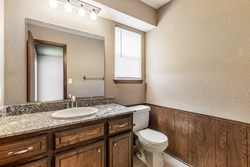 820 S Highland Dr, Mustang