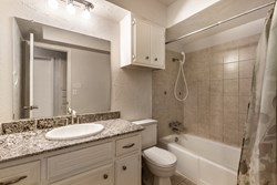 820 S Highland Dr, Mustang