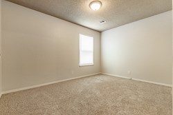 820 S Highland Dr, Mustang