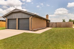 820 S Highland Dr, Mustang