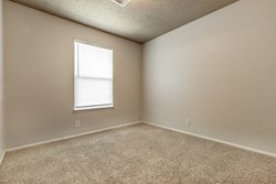 820 S Highland Dr, Mustang