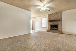 820 S Highland Dr, Mustang