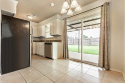 820 S Highland Dr, Mustang
