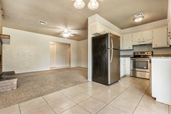 820 S Highland Dr, Mustang