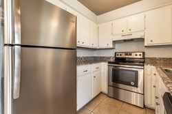 820 S Highland Dr, Mustang
