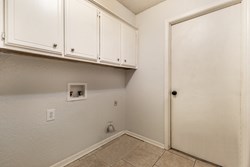 820 S Highland Dr, Mustang