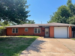 821 E Steed Dr, Midwest City