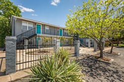 900 E Wayne St #211, Edmond