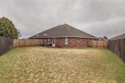 924 SW 37th St, Moore