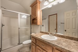 924 SW 37th St, Moore