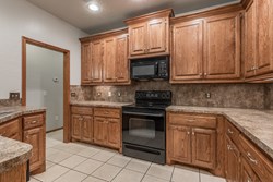 924 SW 37th St, Moore
