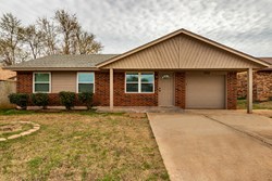 722 W Perry Dr, Mustang